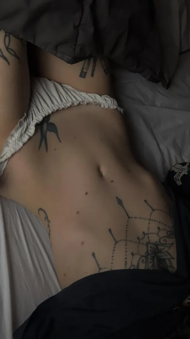 19 [F4M] #Dallas Need a host tn, kinda hnrny lol - hit me on lg: ,.lunarumes`. posted by BoyTryHard