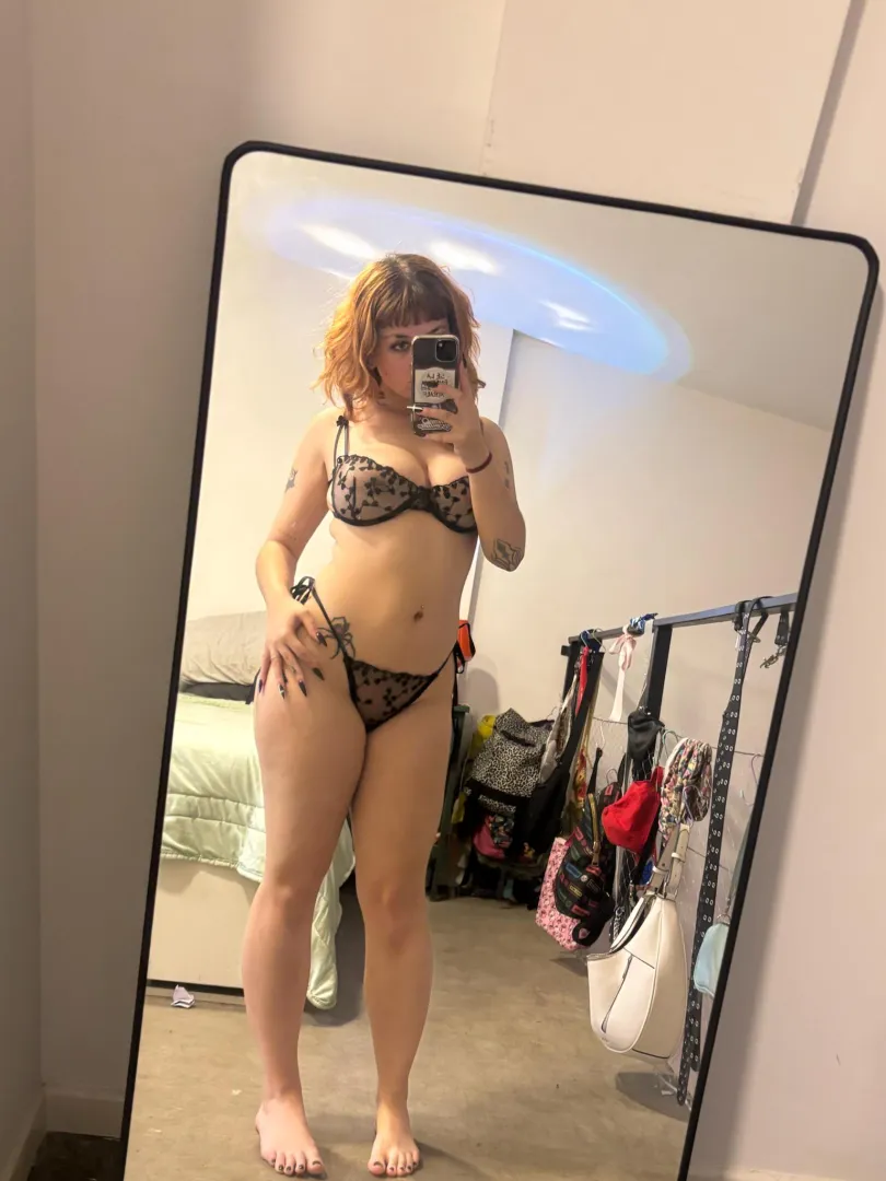 19 f4m feeling lonely and a little bit horny on this Sunday night posted by Sudden-Raccoon-7076