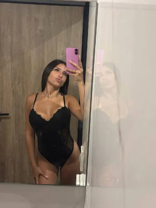 19 [F4M] if you’re down to smoke and have casual fun hmu, must be able to verify with me by softiecutiepie