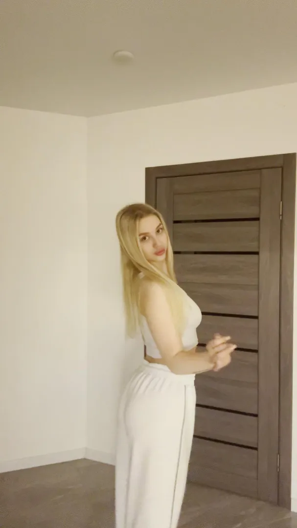 19 F4M someone convince me to go out today posted by goldenkitty299