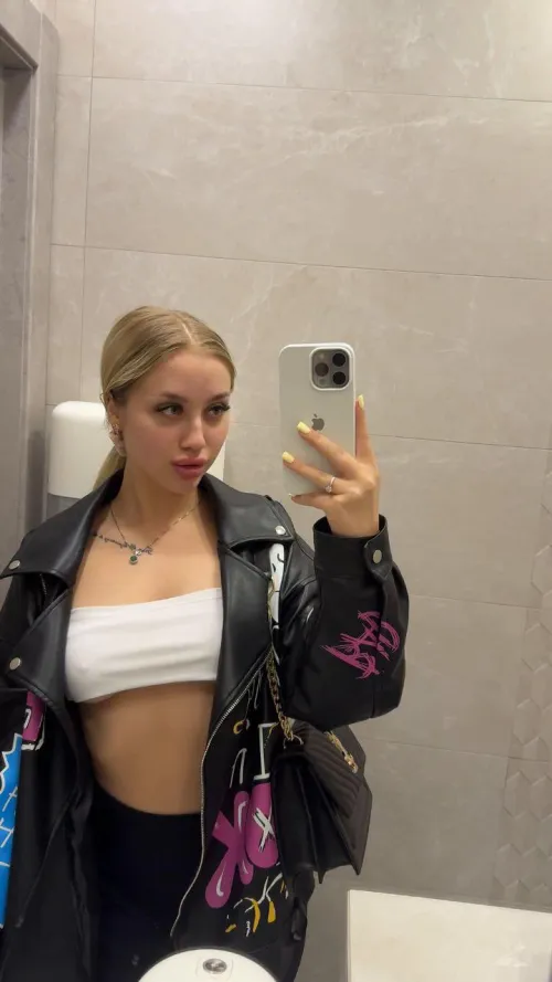 19 [f4m] who’s actually ready to meet? by RosyKitten_202