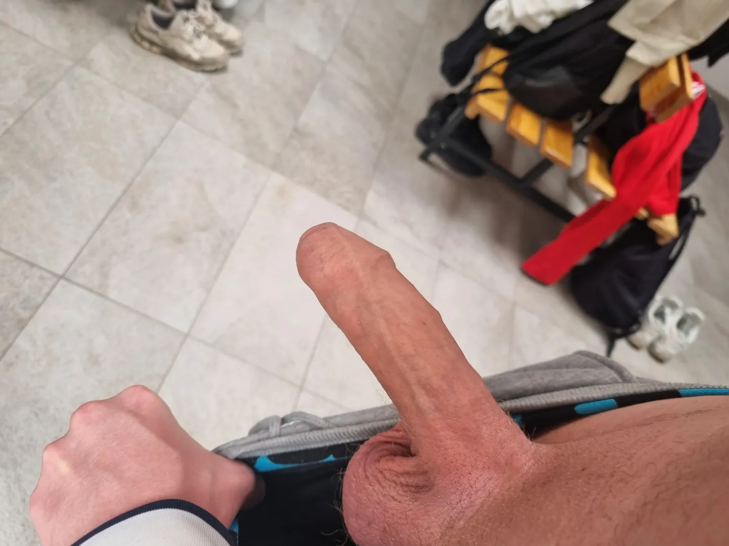 [19] in der sport umkleide  posted by NightLord1353