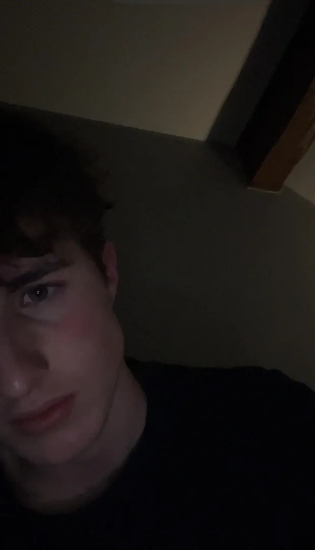 (19) looking for bottoms in York open to anything! posted by Far_Anywhere1032