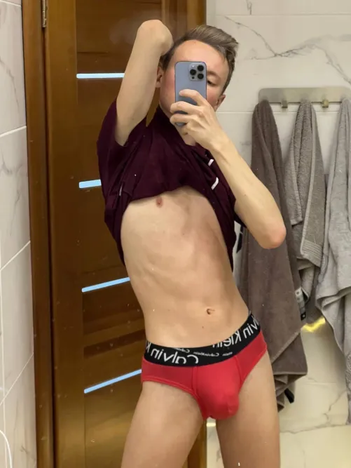 [19] red bulges ✨ by twink_lovers