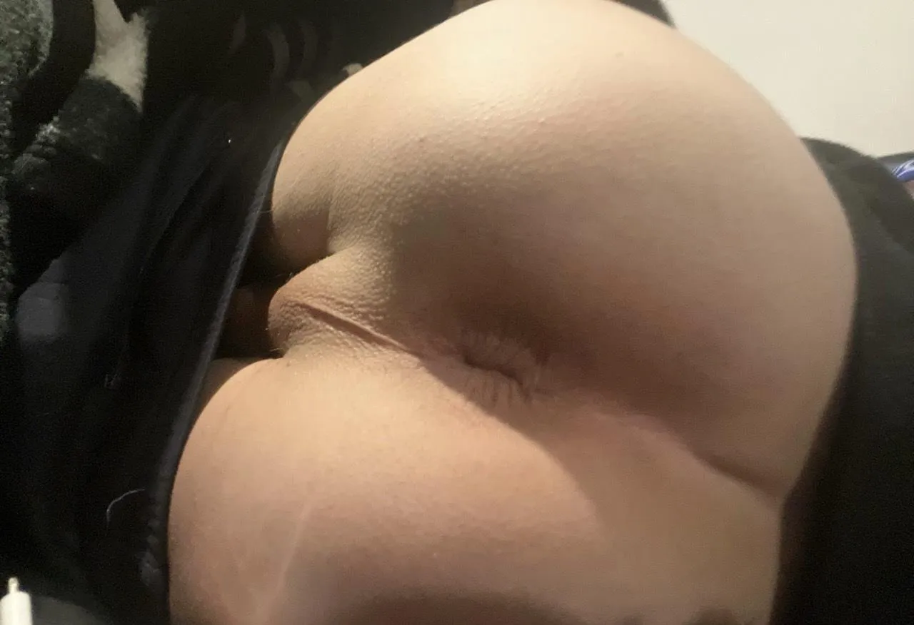 19 Wellington dm if in area or close prefer the older guys x but i don’t mind age posted by Brave_Specialist_526