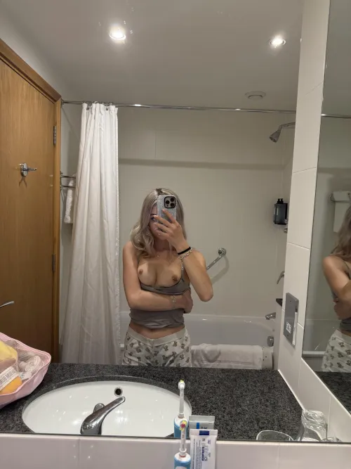 [19A] you like what u see? by Wide-Paramedic3245