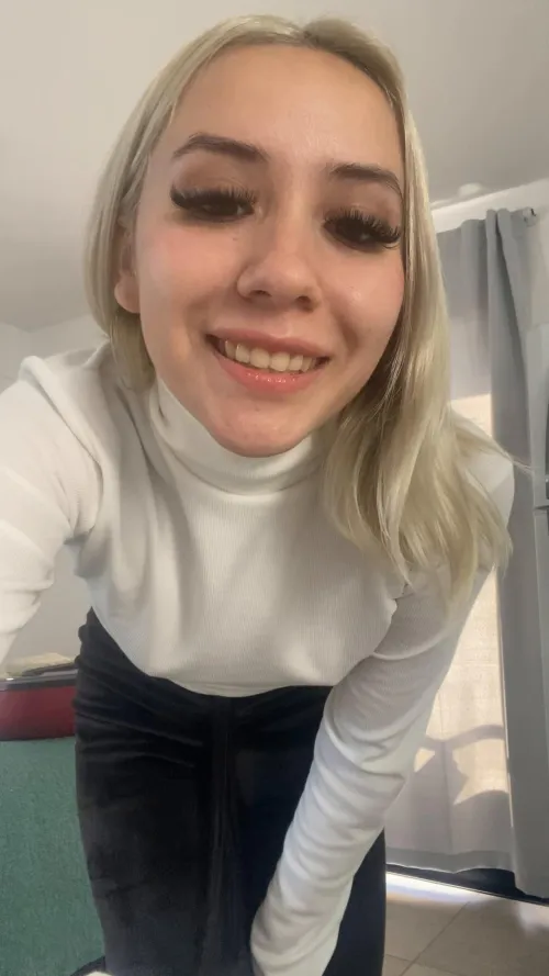 19f bored at home, open to compay by CupcakeDreams_77