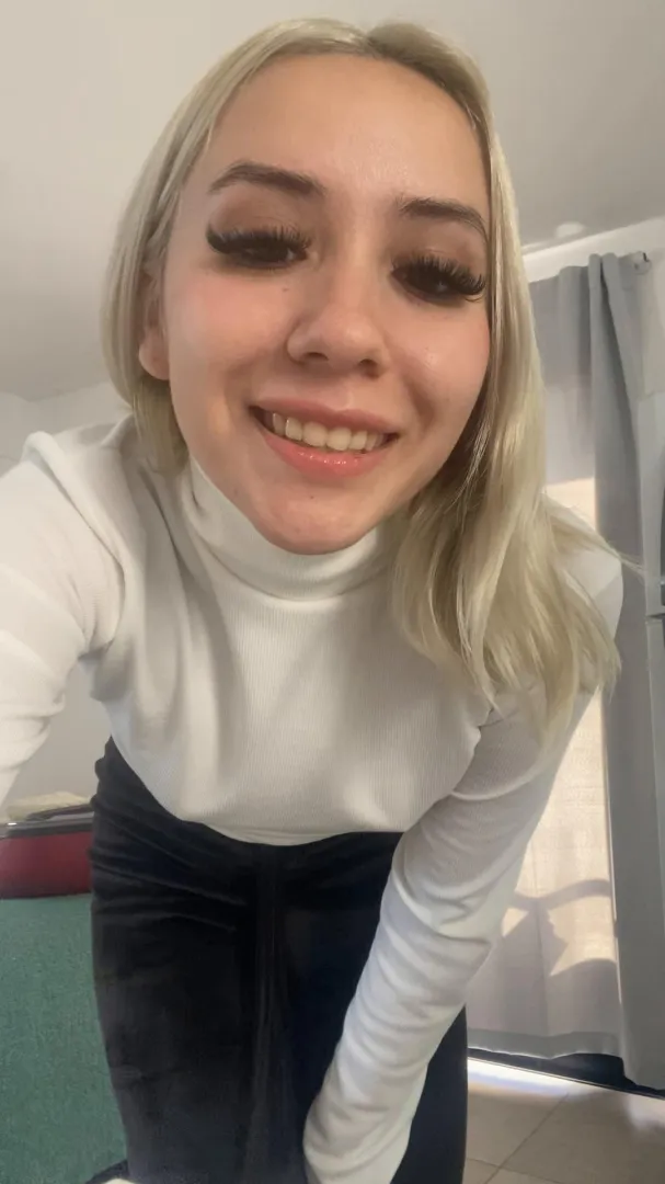 19f choke me, pin me, make me beg posted by CupcakeDreams_77