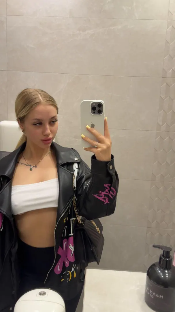 19F, free tonight? i think we’d have a fun time together posted by fairyprincess_wl