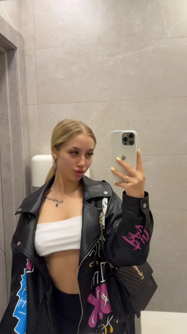 19f, free tonight? i’d love to see you posted by bubblyheart_lw