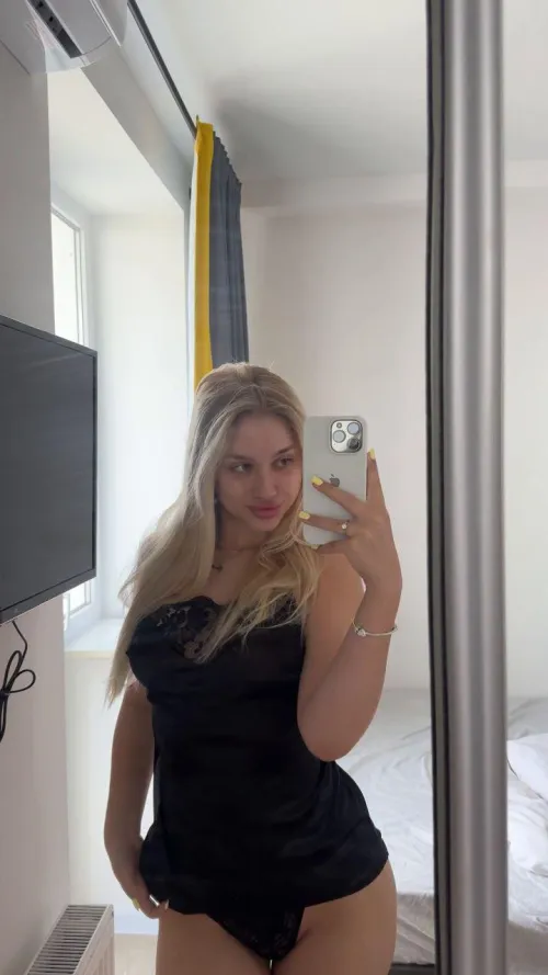 19F i’m feeling like meeting up, want to join? by pinkprincess881234