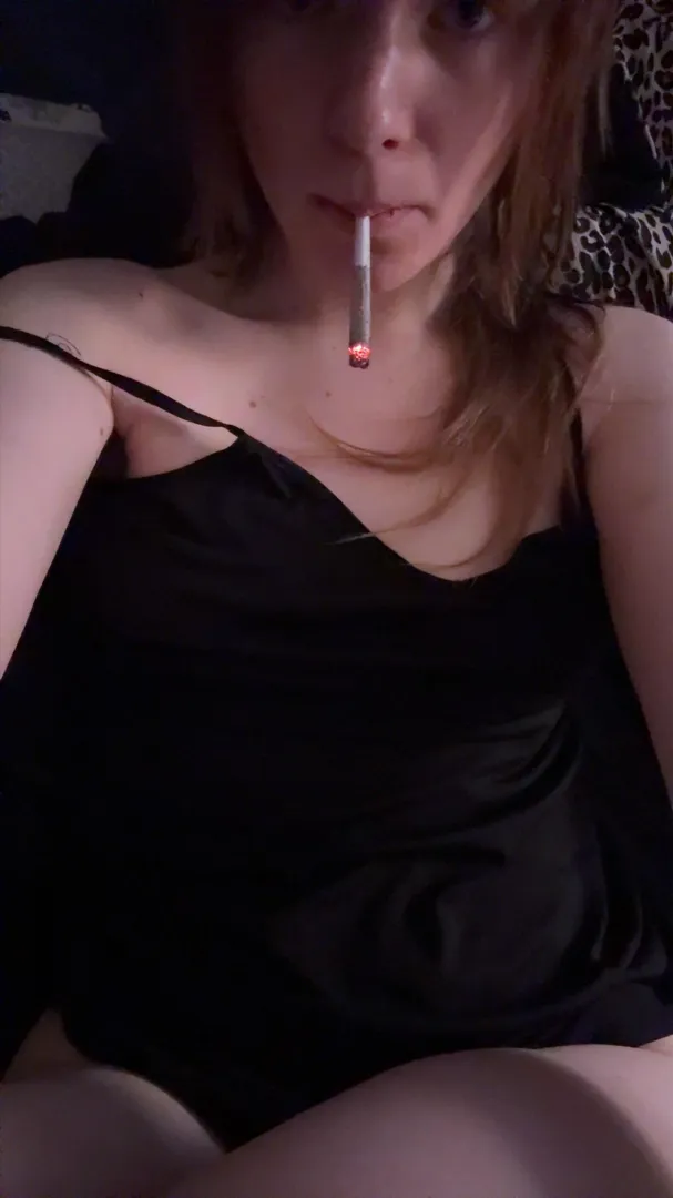 (19F) New to the app looking for stoner friends :333 posted by dungeonsynthetic666