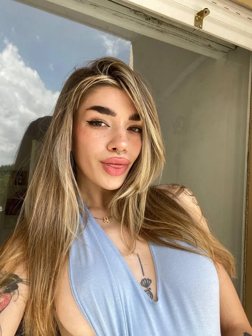 19F REACTT to this and i'll send you my naked pics immediately posted by CupcakeZoey814