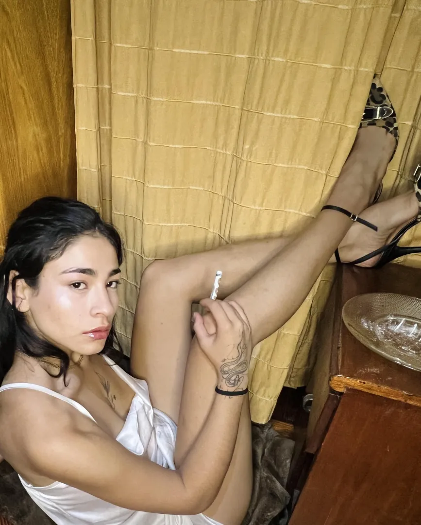 19f skiing in heels✨ posted by isadora-umbra