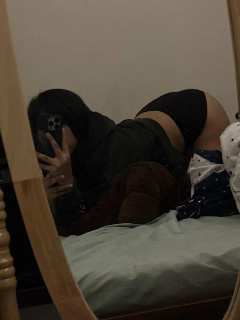 19f u like me in this hoodie? or do u prefer it all off posted by SomeInspection8067