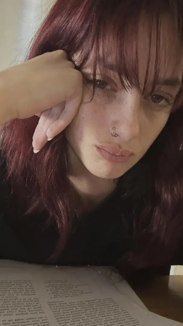 19F4M - Anyone nearby down to host? - lnstа works better: lunarumes posted by DealsPoster