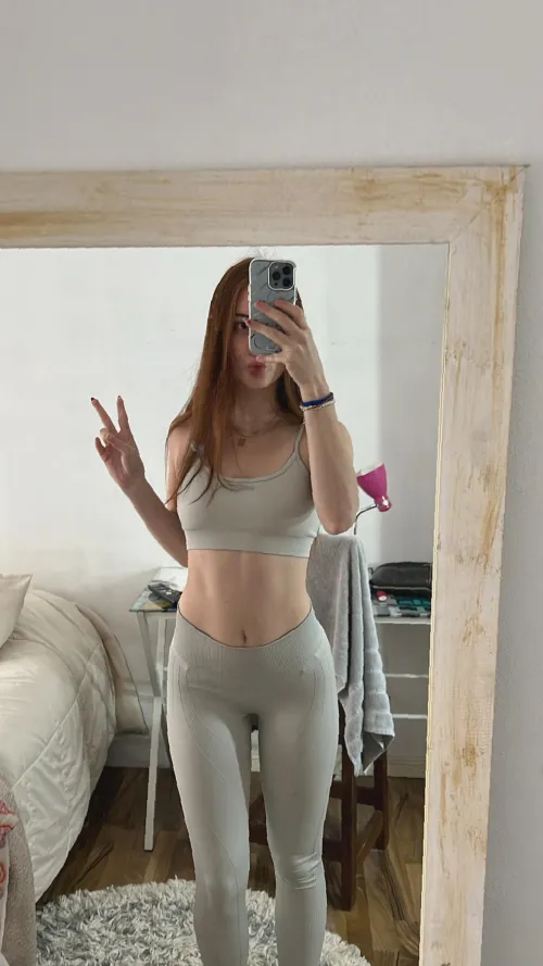 19F4M Need a chill link up close by only reply on lg pls: moonyvoxi by delicateweaponn