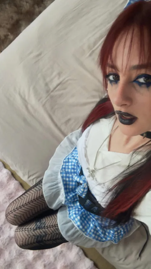 19F4M Wine talking rn who can host hit insta instead: lunarumes by maddyhasglasses