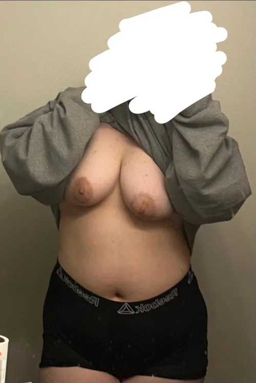 19ftm bouta have a smoke sesh and felt like sharing by Easy-Marionberry5099