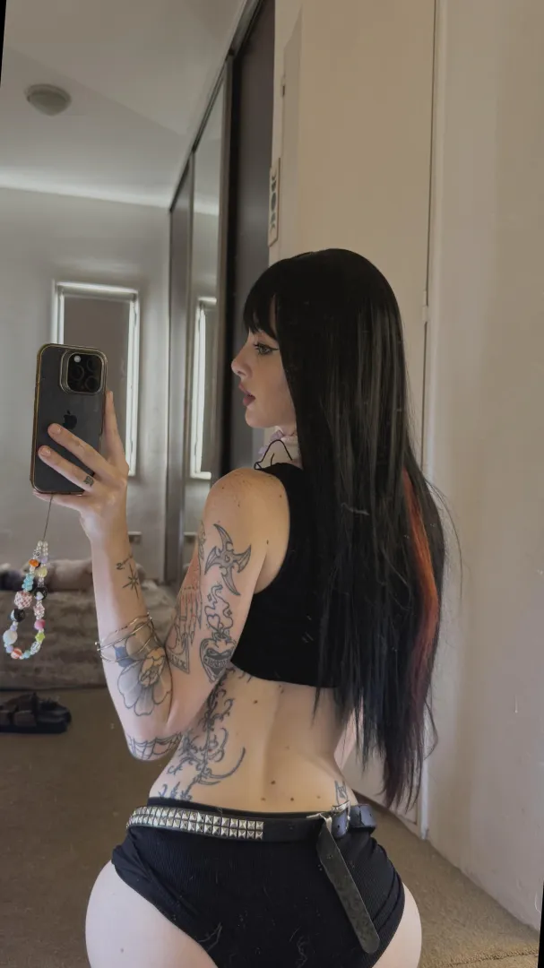 19FtM Need a chill link-up, close by only talk 2 me on lnstа: Iunarumes posted by 9mmpreacher