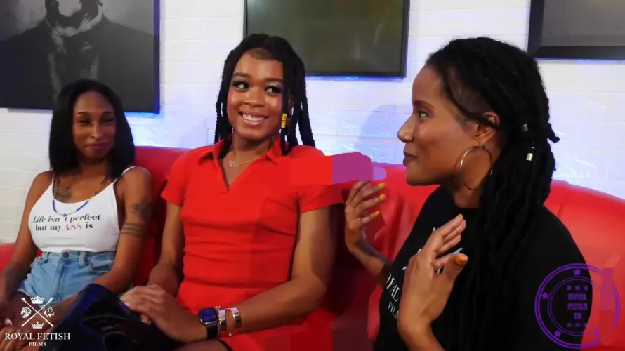 2 girls+ a Trans + a guy = Excellent vid ⭐️⭐️⭐️⭐️⭐️ Yeah this vid was fantastic. I thought it was gonna be a BDSM or S&M vid but it wasnt which i was glad cause i dont like those vids. Everyone in the vid was great, everyone was a by Sasu035