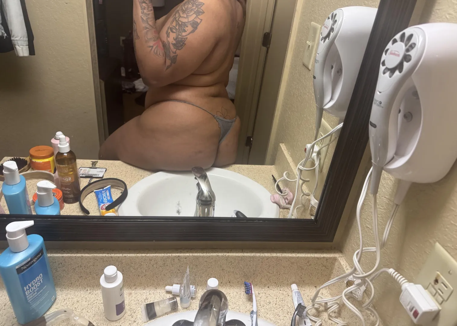 20 f looking to meet right now please be able to host posted by ObjectiveDiscussion7