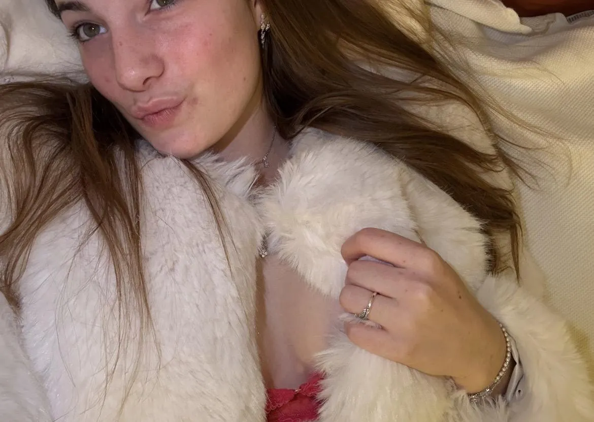 20 [F4M] #Paris, Looking for someone to breed me - 18-25yo guys only !! posted by Vanessa_ismyname