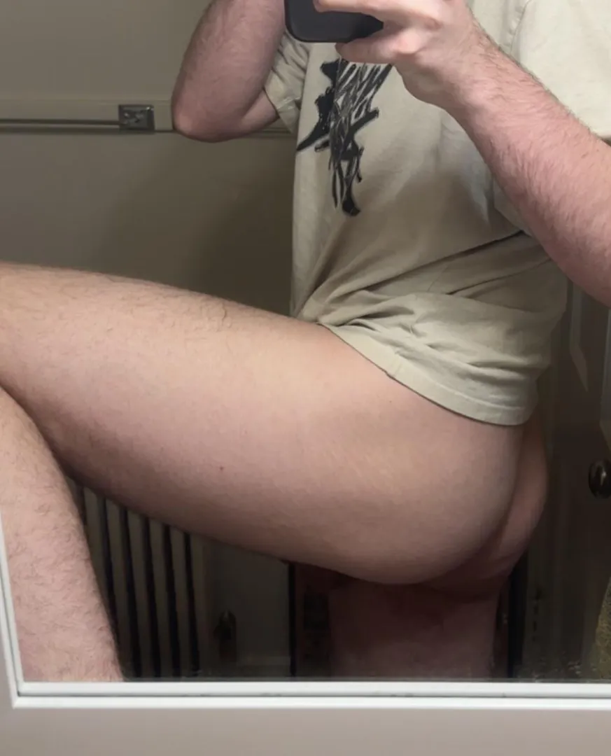 20 m bttm looking to host today in downtown Minneapolis posted by Youngsockloverboy