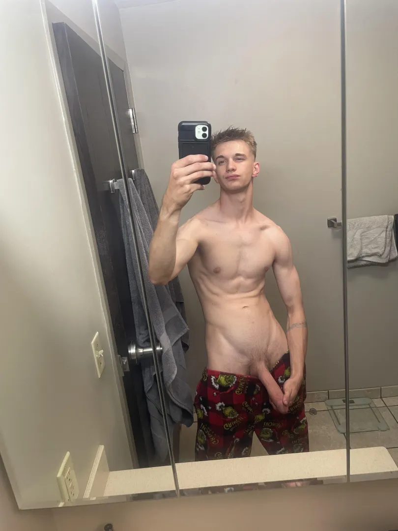 [20] Thought I'd show off my 3rd leg tonight posted by Babeimhome1