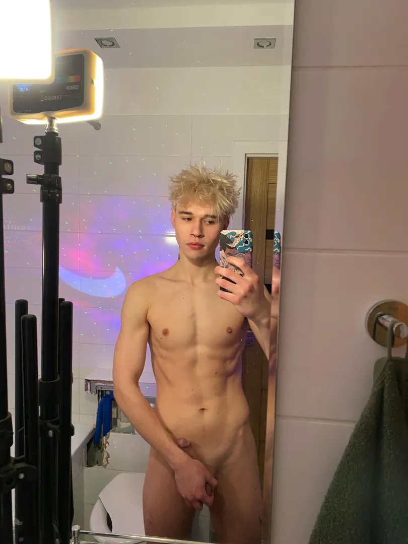 20 yo posted by koufreels