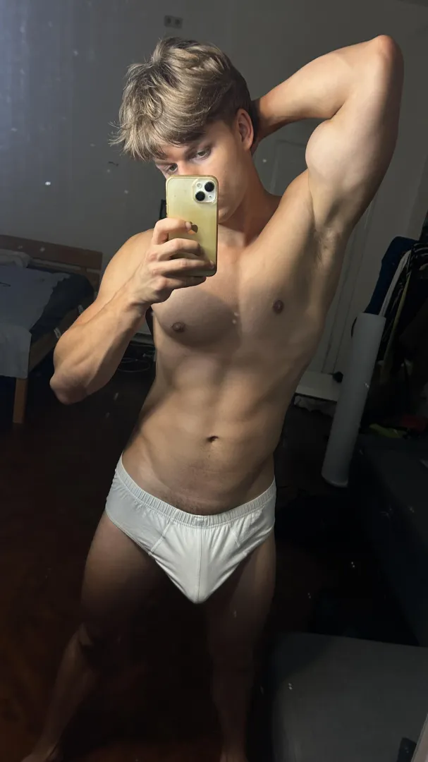 [20]Do you like gym bros wearing briefs? posted by Select_Equipment4297