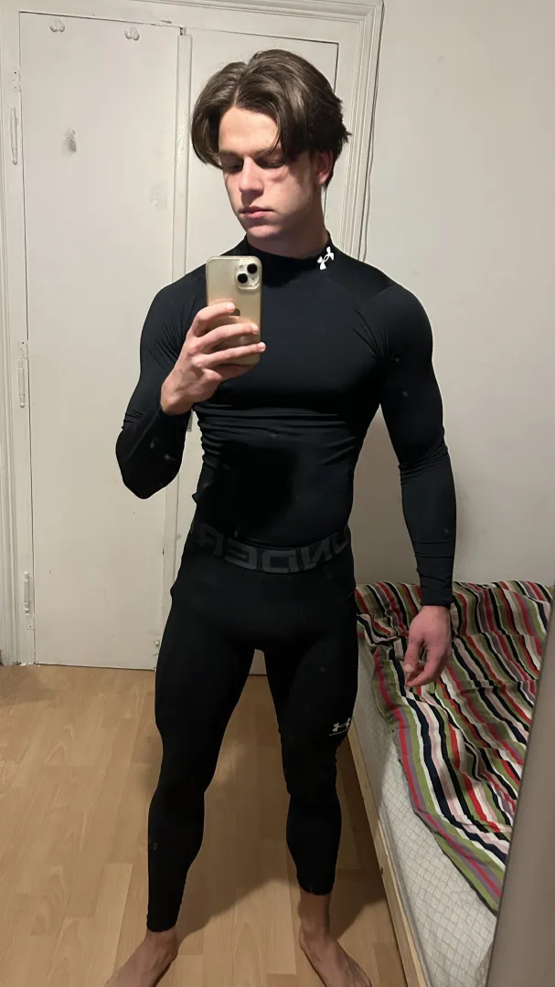 (20)Do you like my outfit? posted by Select_Equipment4297