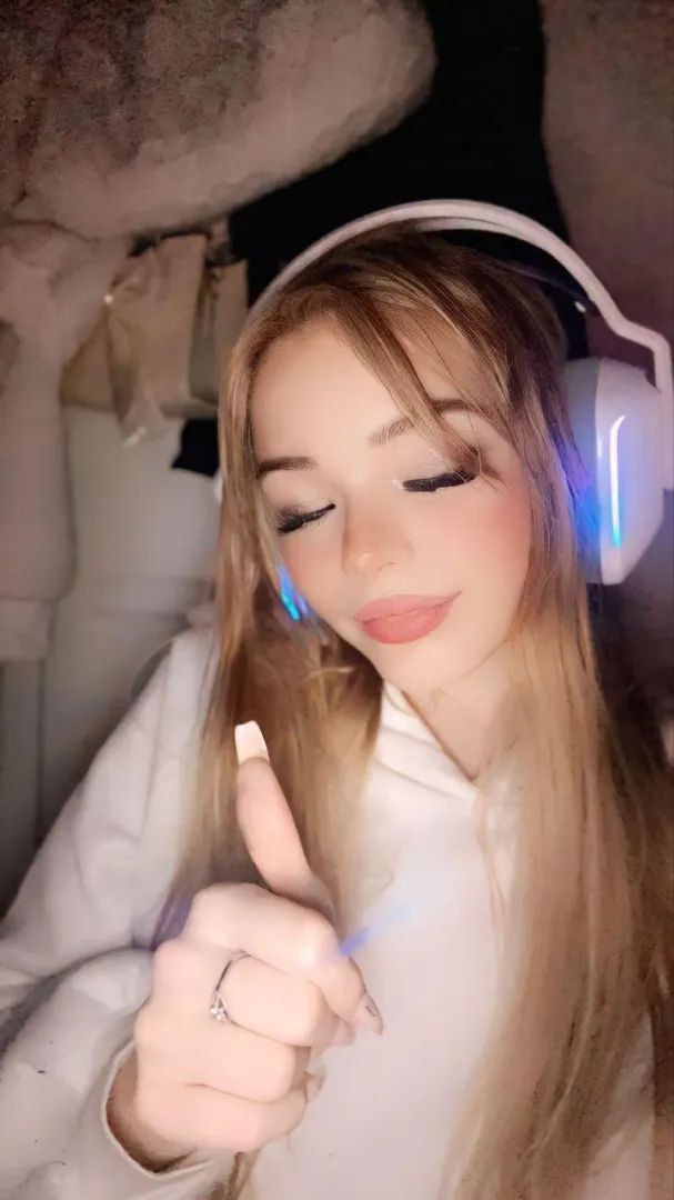 20f Down for anything posted by peoplesuckalways