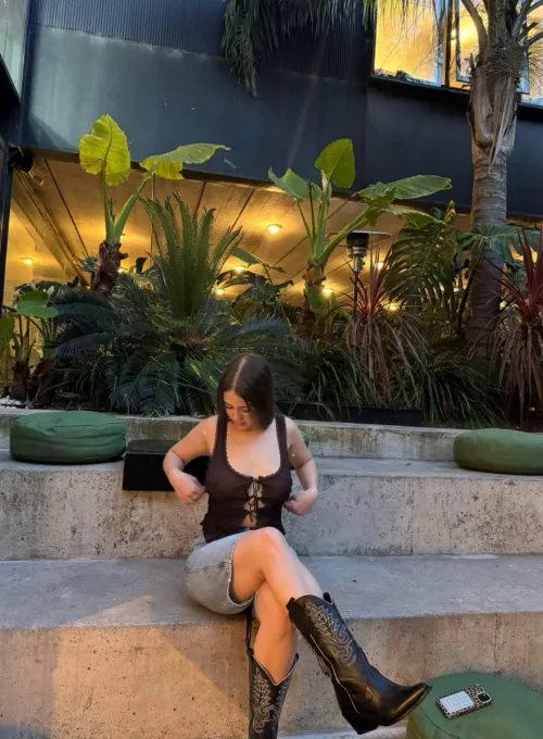 20F, feeling bold tonight, wondering if there’s a guy nearby who wants to meet by Fawnleavez