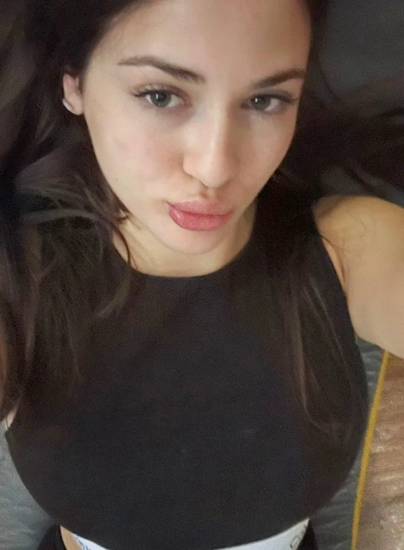 20F Looking for a new friends posted by LunetteAura-