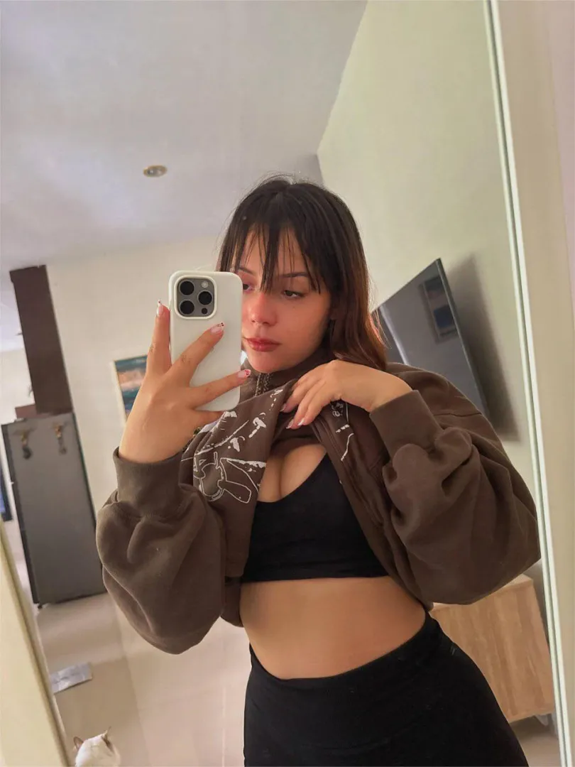 20f, would you let this slag suck you off? ;) posted by christylouis