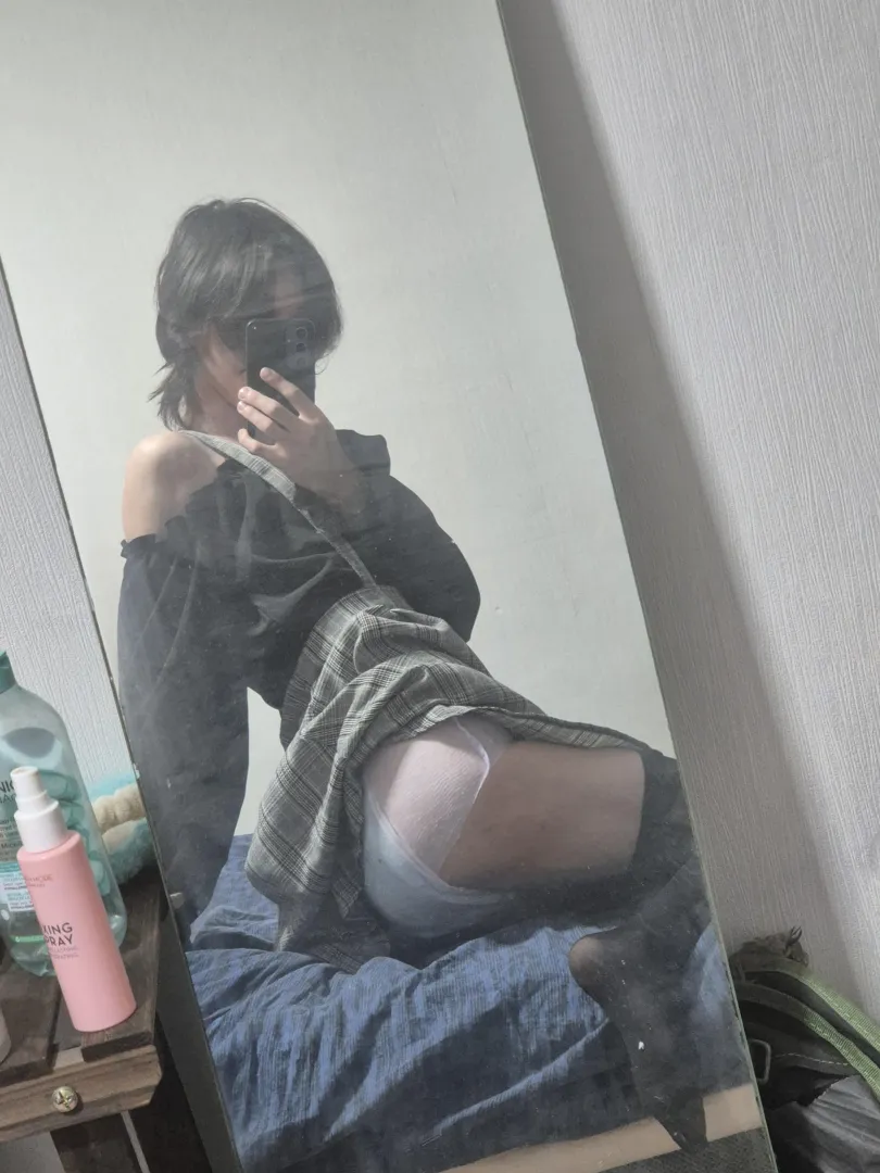 20M femboy Looking for a cg  posted by o0Iyoo0o
