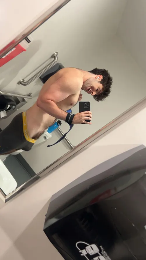 20m straight frat. First boy to sends get to see this dick. DMs by Unhappy-Egg9809