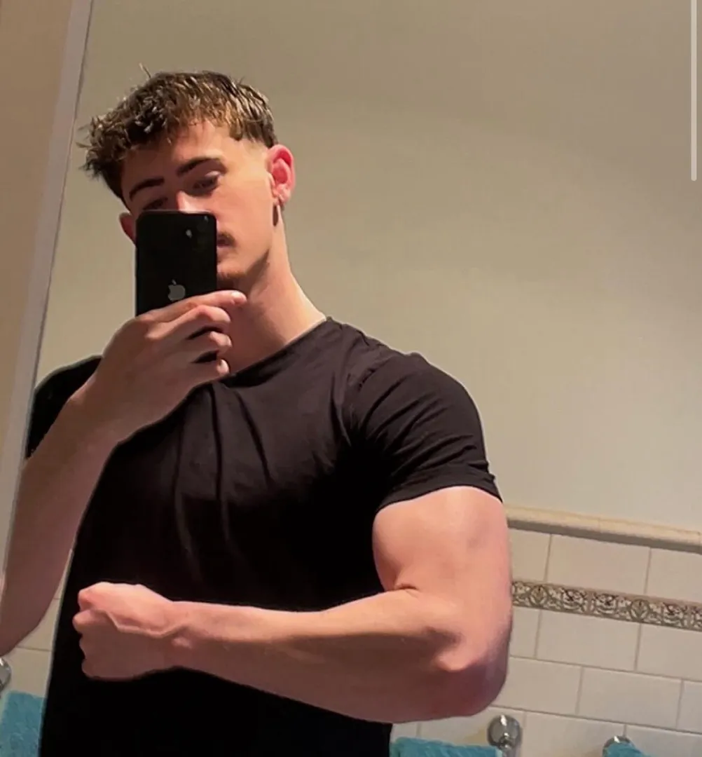 20male 8 inch bull Pm me posted by Adelaide_hung