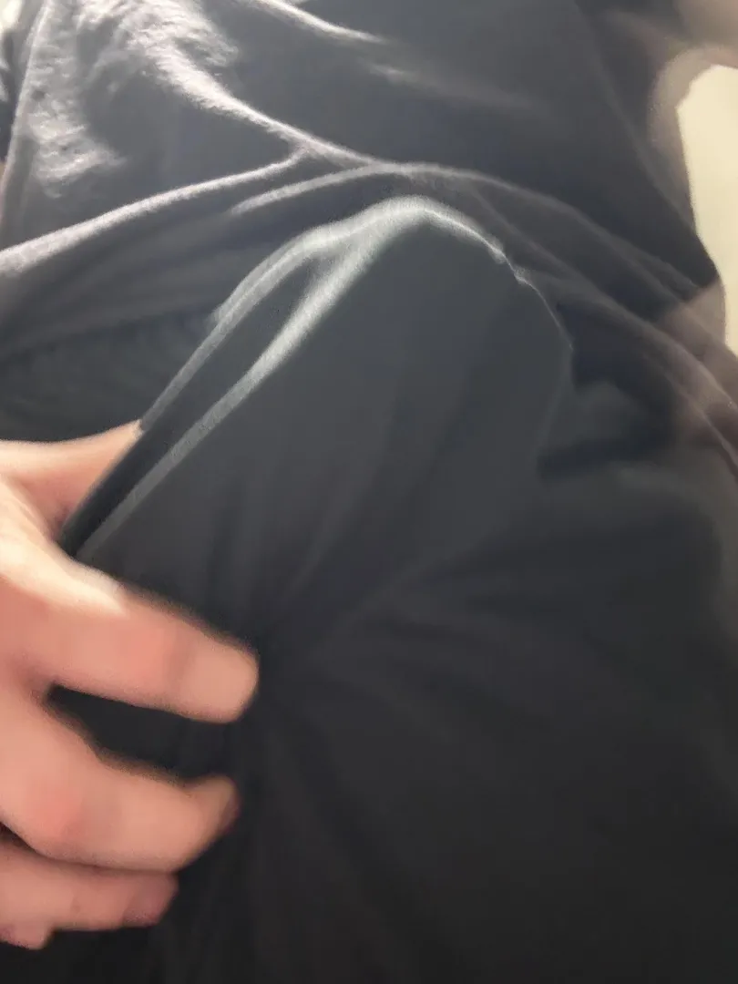 21 5’4 [M4Fb] . Hung short king lookin to be hosted by a very kind Fb or Bottom ;) Woodbridge posted by FlopRivers