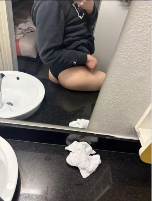 (21) I got a room in Elk Grove hmu I need to get fucked by Spare-Choice-6643