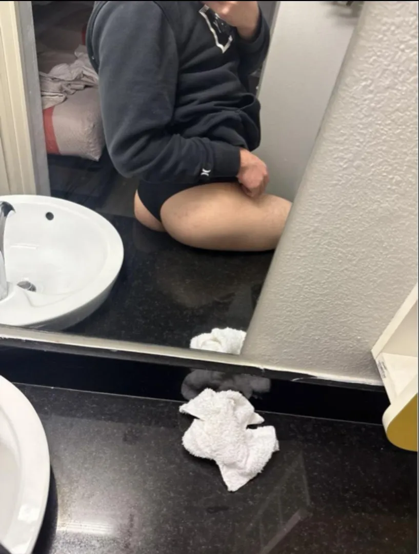 (21) I got a room in Elk Grove hmu I need to get fucked posted by Spare-Choice-6643