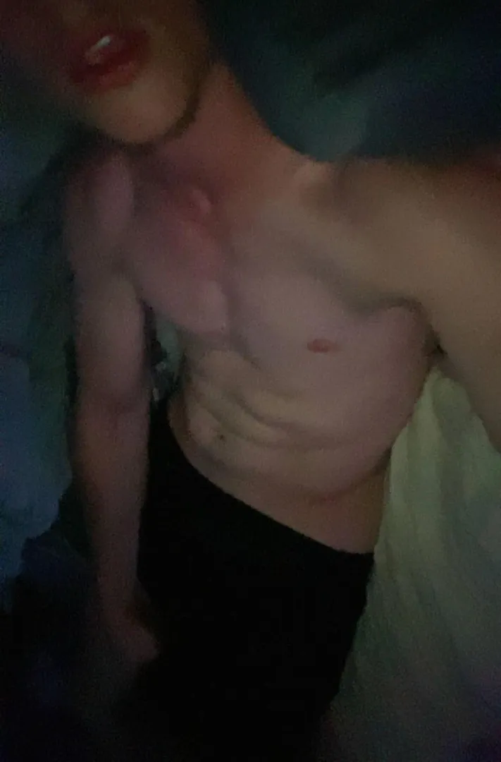 21 mf4, add me on snap blake.maxwell if interested too posted by Evening-Device202