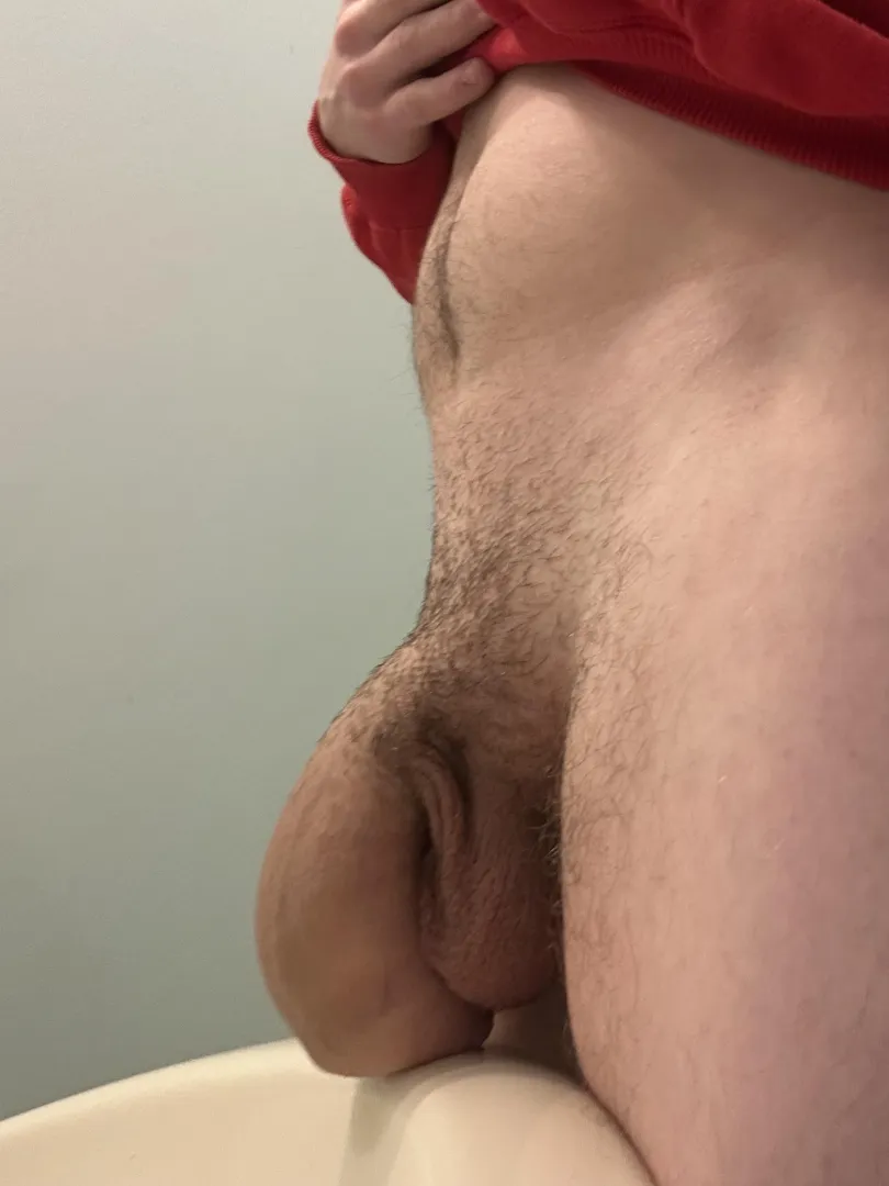 (21) softie sitting on the sink posted by thickksofty