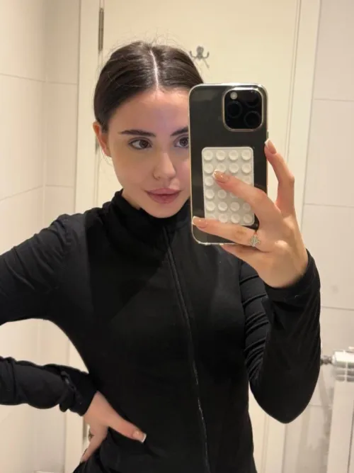 21F, energy overflowing, thoughts slightly reckless… locals, handle with care ;P by bittybasil