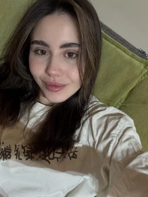 21F EU baddie, energy building slowly like I’m about to switch moods any second, who’s around? ;) by Tease-HungerX