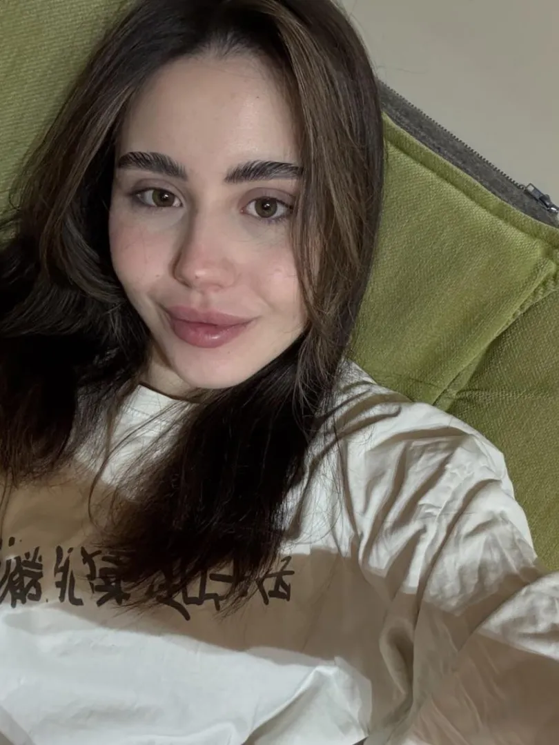 21F EU baddie, energy building slowly like I’m about to switch moods any second, who’s around? ;) posted by Tease-HungerX