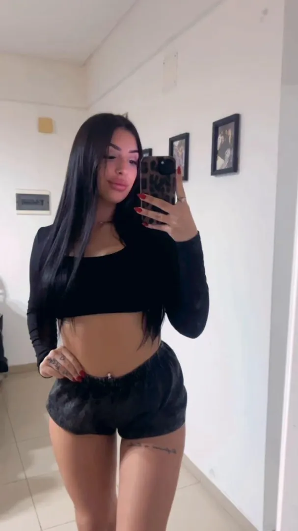 21f feeling a little wild tonight, who's down? posted by dreamyrose_nl