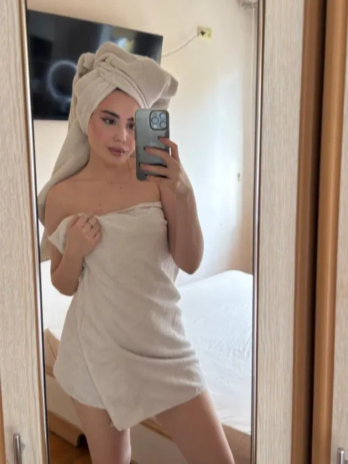 21F half-European, just here being a little too curious for my own good rn, who’s nearby? ;) by Pearliquestar