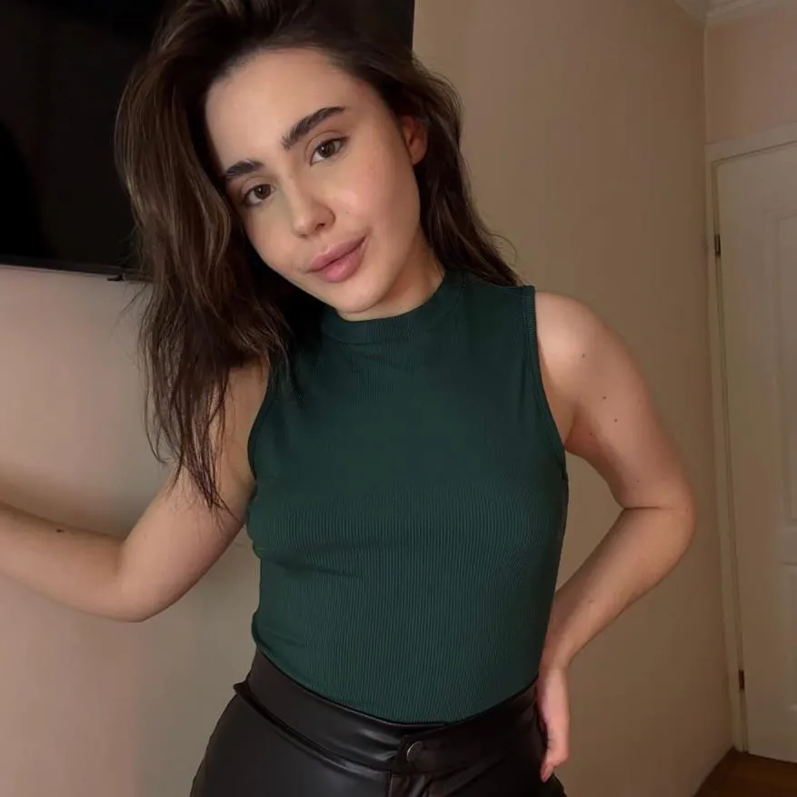 21f hotel room boredom plus late night energy is a dangerous combo ;) posted by MochiMoko-